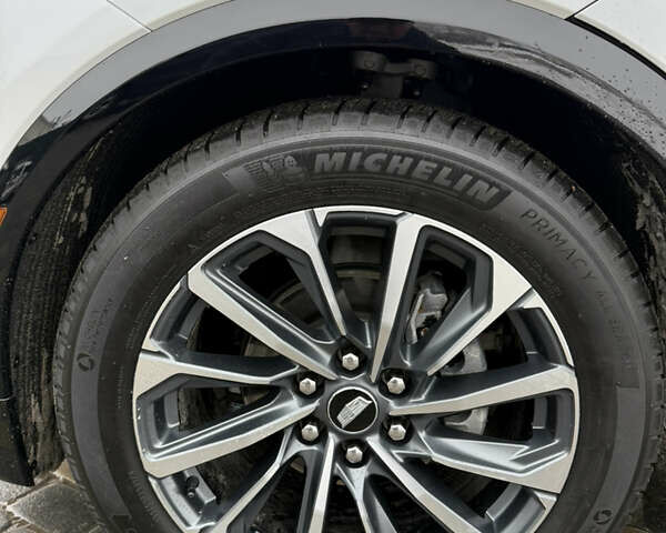 Белый Кадиллак Lyriq, объемом двигателя 0 л и пробегом 24 тыс. км за 57000 $, фото 10 на Automoto.ua