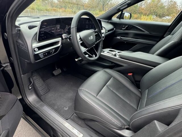 Черный Кадиллак Lyriq, объемом двигателя 0 л и пробегом 15 тыс. км за 1130 $, фото 18 на Automoto.ua