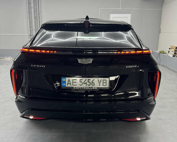 Кадиллак Lyriq 2023 в Днепре (Днепропетровске) на Automoto.ua Черный Кадиллак Lyriq, объемом двигателя 0 л и пробегом 15 тыс. км за 47000 $, фото 2 на Automoto.ua
