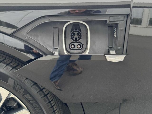 Черный Кадиллак Lyriq, объемом двигателя 0 л и пробегом 15 тыс. км за 1130 $, фото 17 на Automoto.ua