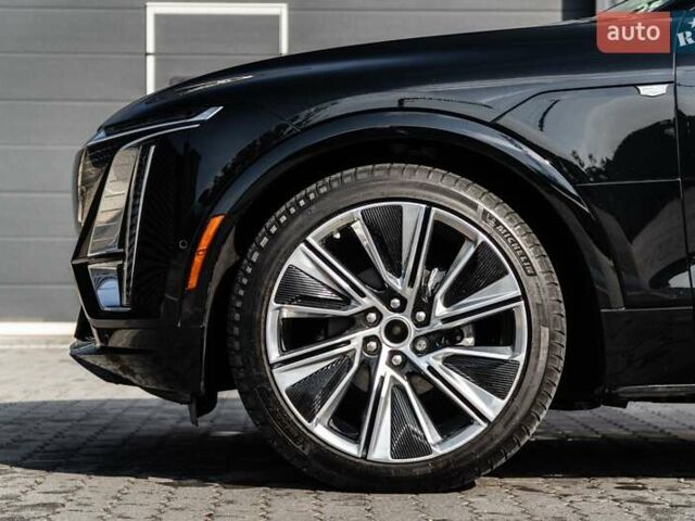 Черный Кадиллак Lyriq, объемом двигателя 0 л и пробегом 40 тыс. км за 39900 $, фото 4 на Automoto.ua