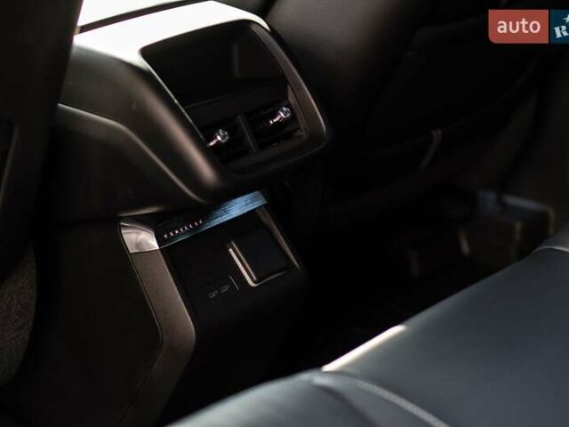 Черный Кадиллак Lyriq, объемом двигателя 0 л и пробегом 40 тыс. км за 39900 $, фото 33 на Automoto.ua