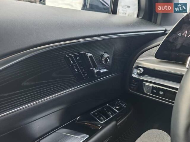 Черный Кадиллак Lyriq, объемом двигателя 0 л и пробегом 12 тыс. км за 41000 $, фото 10 на Automoto.ua