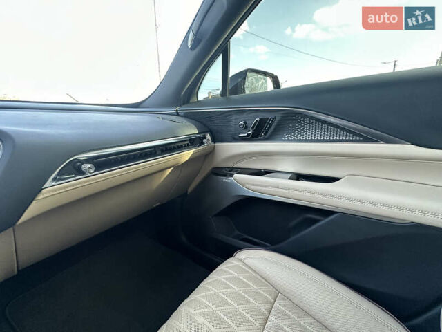 Червоний Каділак Lyriq, об'ємом двигуна 0 л та пробігом 7 тис. км за 49999 $, фото 29 на Automoto.ua