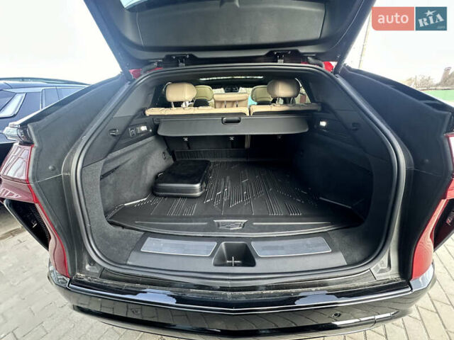 Червоний Каділак Lyriq, об'ємом двигуна 0 л та пробігом 7 тис. км за 49999 $, фото 39 на Automoto.ua