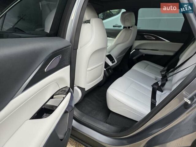 Серый Кадиллак Lyriq, объемом двигателя 0 л и пробегом 24 тыс. км за 35500 $, фото 3 на Automoto.ua