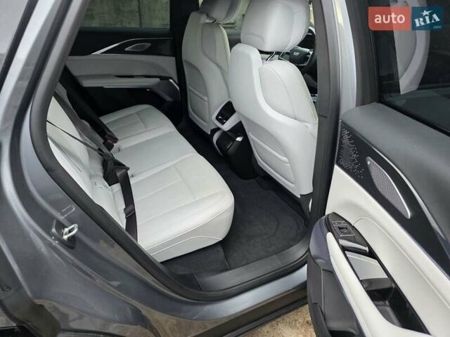 Серый Кадиллак Lyriq, объемом двигателя 0 л и пробегом 24 тыс. км за 35500 $, фото 2 на Automoto.ua