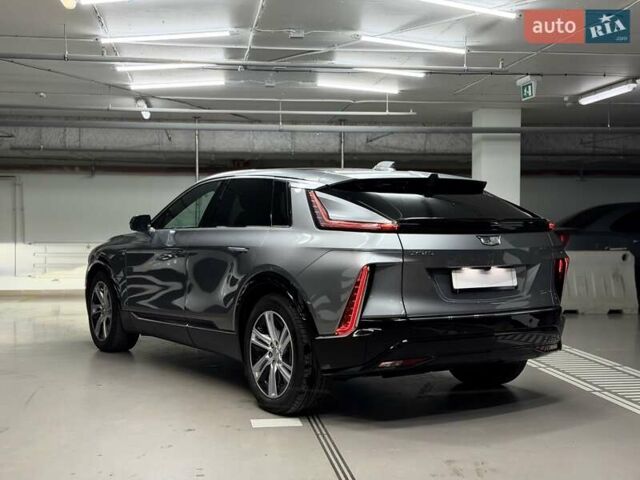 Серый Кадиллак Lyriq, объемом двигателя 0 л и пробегом 88 тыс. км за 33900 $, фото 4 на Automoto.ua