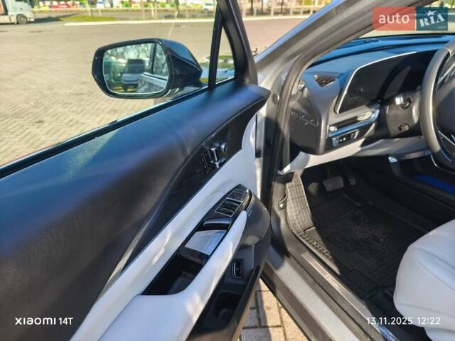 Серый Кадиллак Lyriq, объемом двигателя 0 л и пробегом 2 тыс. км за 39500 $, фото 9 на Automoto.ua