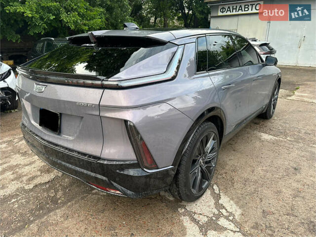 Серый Кадиллак Lyriq, объемом двигателя 0 л и пробегом 4 тыс. км за 49999 $, фото 3 на Automoto.ua