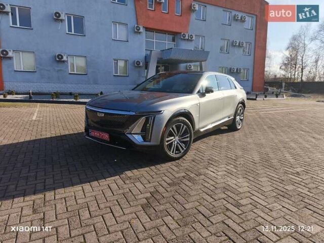 Серый Кадиллак Lyriq, объемом двигателя 0 л и пробегом 2 тыс. км за 39500 $, фото 6 на Automoto.ua
