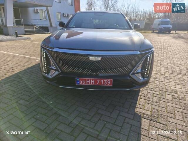 Серый Кадиллак Lyriq, объемом двигателя 0 л и пробегом 2 тыс. км за 39500 $, фото 1 на Automoto.ua