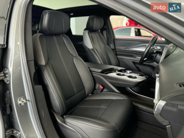 Сірий Каділак Lyriq, об'ємом двигуна 0 л та пробігом 5 тис. км за 39500 $, фото 11 на Automoto.ua