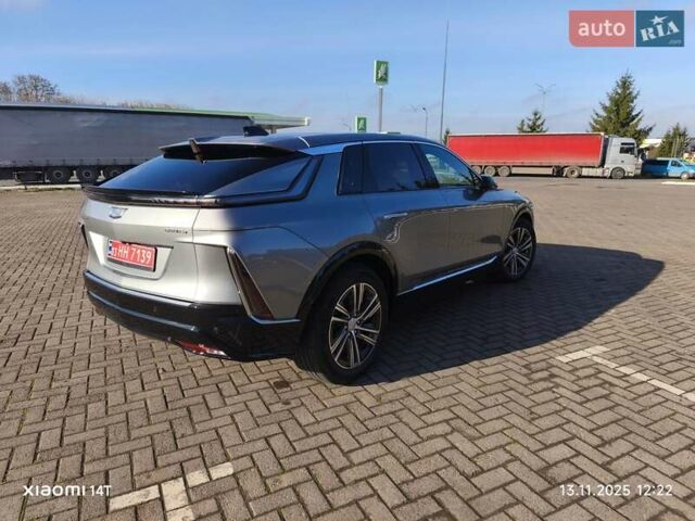Серый Кадиллак Lyriq, объемом двигателя 0 л и пробегом 2 тыс. км за 39500 $, фото 3 на Automoto.ua