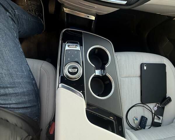 Сірий Каділак Lyriq, об'ємом двигуна 0 л та пробігом 20 тис. км за 39900 $, фото 38 на Automoto.ua