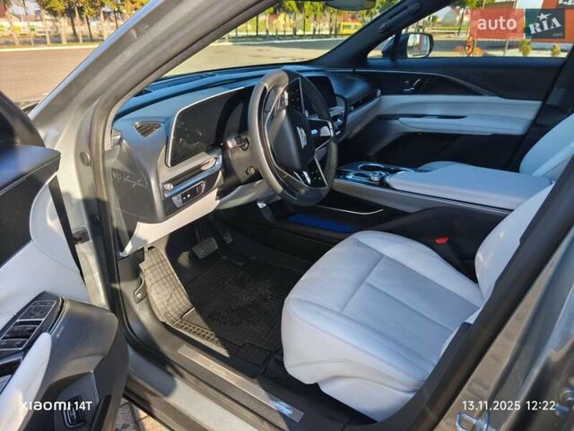 Серый Кадиллак Lyriq, объемом двигателя 0 л и пробегом 2 тыс. км за 39500 $, фото 8 на Automoto.ua