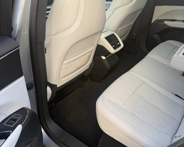 Сірий Каділак Lyriq, об'ємом двигуна 0 л та пробігом 20 тис. км за 39900 $, фото 26 на Automoto.ua