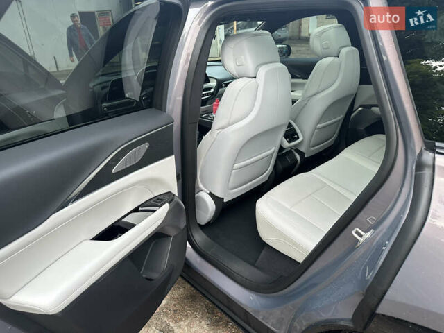 Серый Кадиллак Lyriq, объемом двигателя 0 л и пробегом 4 тыс. км за 49999 $, фото 8 на Automoto.ua