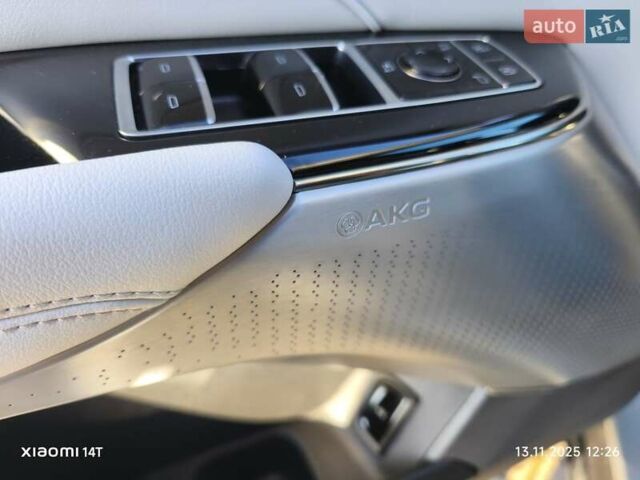 Серый Кадиллак Lyriq, объемом двигателя 0 л и пробегом 2 тыс. км за 39500 $, фото 16 на Automoto.ua