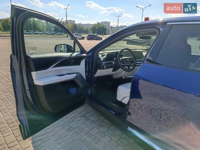 Синий Кадиллак Lyriq, объемом двигателя 0 л и пробегом 25 тыс. км за 46440 $, фото 17 на Automoto.ua