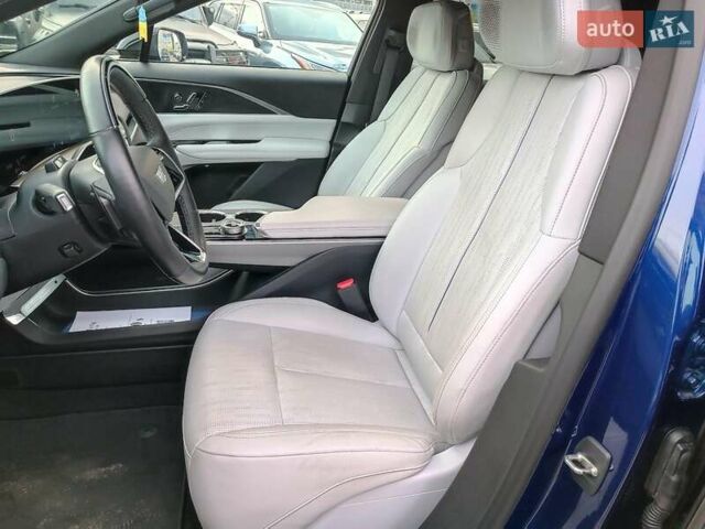 Синий Кадиллак Lyriq, объемом двигателя 0 л и пробегом 25 тыс. км за 45280 $, фото 20 на Automoto.ua