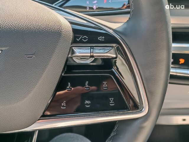 Синий Кадиллак Lyriq, объемом двигателя 0 л и пробегом 25 тыс. км за 46440 $, фото 24 на Automoto.ua