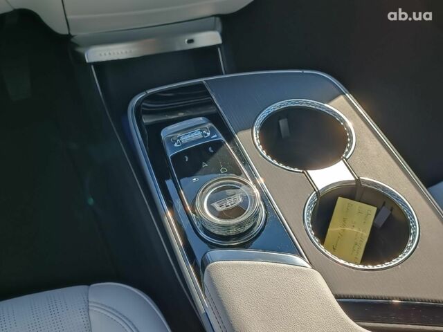 Синий Кадиллак Lyriq, объемом двигателя 0 л и пробегом 25 тыс. км за 46440 $, фото 16 на Automoto.ua