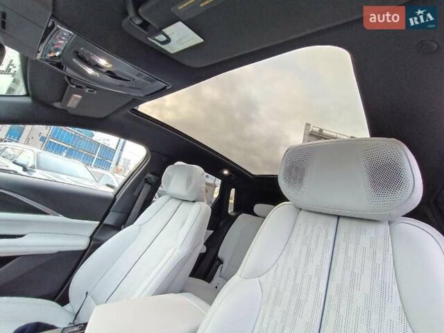 Синий Кадиллак Lyriq, объемом двигателя 0 л и пробегом 25 тыс. км за 45280 $, фото 22 на Automoto.ua