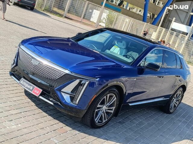 Синий Кадиллак Lyriq, объемом двигателя 0 л и пробегом 25 тыс. км за 46440 $, фото 3 на Automoto.ua