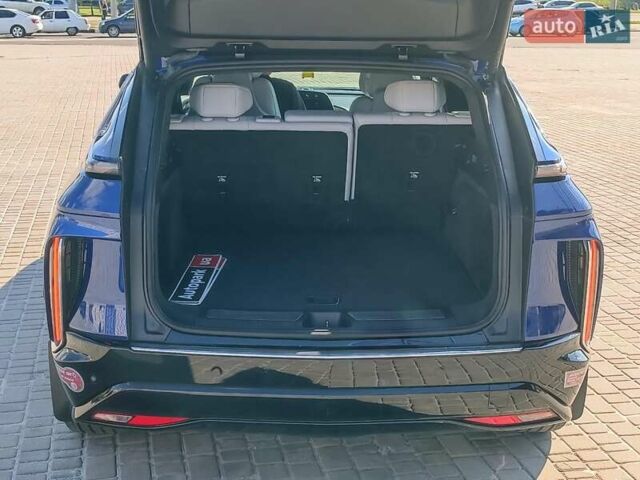 Синий Кадиллак Lyriq, объемом двигателя 0 л и пробегом 25 тыс. км за 46440 $, фото 29 на Automoto.ua