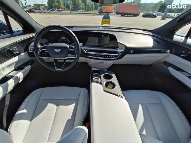 Синий Кадиллак Lyriq, объемом двигателя 0 л и пробегом 25 тыс. км за 46440 $, фото 13 на Automoto.ua