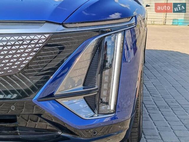 Синий Кадиллак Lyriq, объемом двигателя 0 л и пробегом 25 тыс. км за 46440 $, фото 5 на Automoto.ua