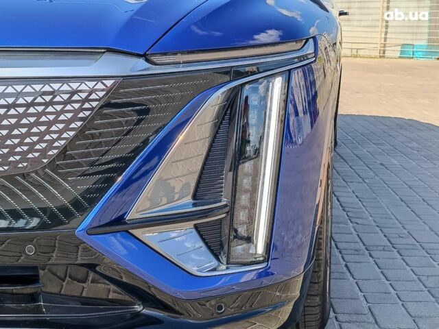 Синий Кадиллак Lyriq, объемом двигателя 0 л и пробегом 25 тыс. км за 46440 $, фото 4 на Automoto.ua