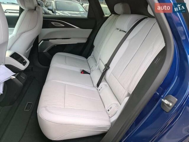 Синий Кадиллак Lyriq, объемом двигателя 0 л и пробегом 25 тыс. км за 45280 $, фото 14 на Automoto.ua