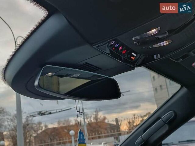 Синий Кадиллак Lyriq, объемом двигателя 0 л и пробегом 25 тыс. км за 45280 $, фото 32 на Automoto.ua