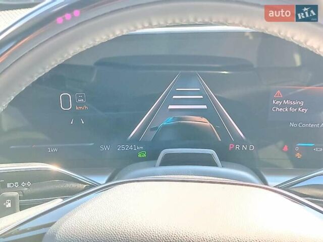 Синий Кадиллак Lyriq, объемом двигателя 0 л и пробегом 25 тыс. км за 46440 $, фото 23 на Automoto.ua