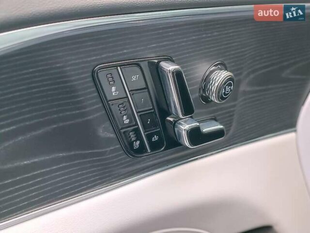 Синий Кадиллак Lyriq, объемом двигателя 0 л и пробегом 25 тыс. км за 45280 $, фото 24 на Automoto.ua