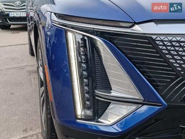 Синий Кадиллак Lyriq, объемом двигателя 0 л и пробегом 25 тыс. км за 45280 $, фото 6 на Automoto.ua