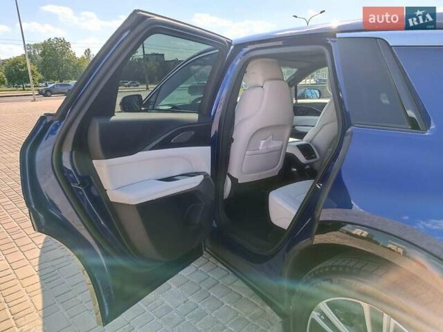 Синий Кадиллак Lyriq, объемом двигателя 0 л и пробегом 25 тыс. км за 46440 $, фото 12 на Automoto.ua
