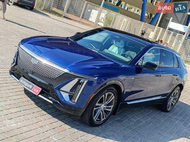 Синий Кадиллак Lyriq, объемом двигателя 0 л и пробегом 25 тыс. км за 46440 $, фото 1 на Automoto.ua