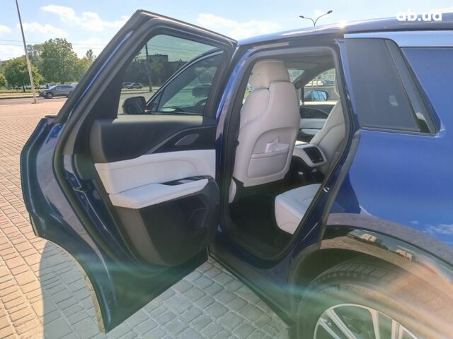 Синий Кадиллак Lyriq, объемом двигателя 0 л и пробегом 25 тыс. км за 46440 $, фото 12 на Automoto.ua