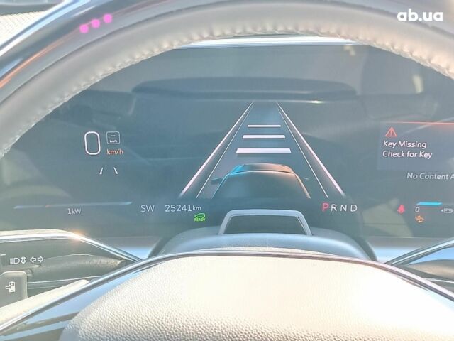 Синий Кадиллак Lyriq, объемом двигателя 0 л и пробегом 25 тыс. км за 46440 $, фото 22 на Automoto.ua