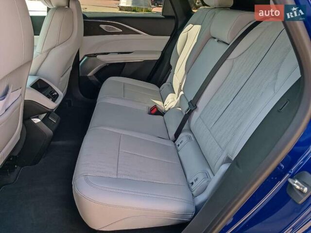 Синий Кадиллак Lyriq, объемом двигателя 0 л и пробегом 25 тыс. км за 46440 $, фото 13 на Automoto.ua