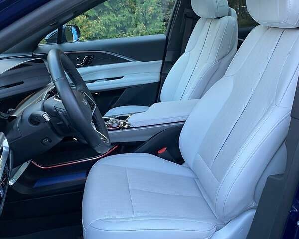 Синій Каділак Lyriq, об'ємом двигуна 0 л та пробігом 22 тис. км за 39000 $, фото 19 на Automoto.ua