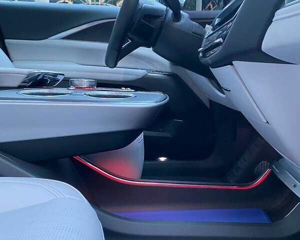 Синій Каділак Lyriq, об'ємом двигуна 0 л та пробігом 22 тис. км за 39000 $, фото 23 на Automoto.ua