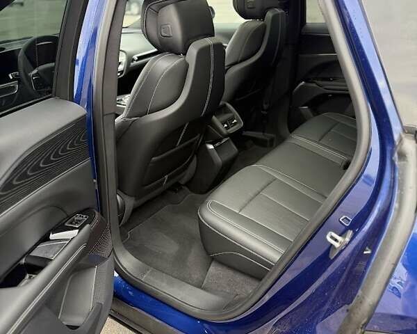 Синій Каділак Lyriq, об'ємом двигуна 0 л та пробігом 8 тис. км за 36000 $, фото 9 на Automoto.ua