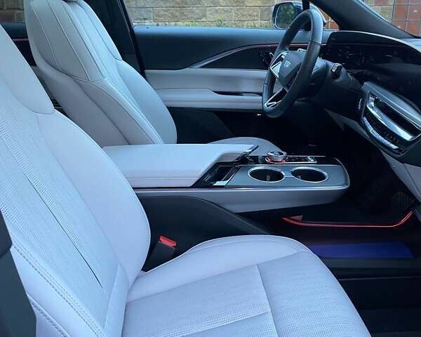 Синій Каділак Lyriq, об'ємом двигуна 0 л та пробігом 22 тис. км за 39000 $, фото 24 на Automoto.ua