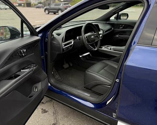 Синій Каділак Lyriq, об'ємом двигуна 0 л та пробігом 8 тис. км за 36000 $, фото 8 на Automoto.ua