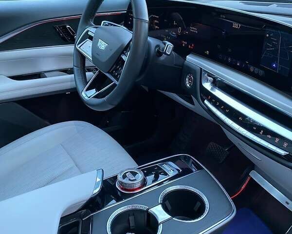 Синій Каділак Lyriq, об'ємом двигуна 0 л та пробігом 22 тис. км за 39000 $, фото 21 на Automoto.ua