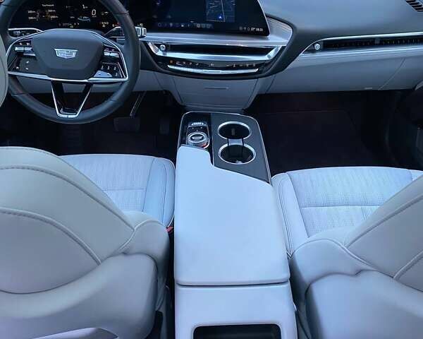 Синій Каділак Lyriq, об'ємом двигуна 0 л та пробігом 22 тис. км за 39000 $, фото 25 на Automoto.ua
